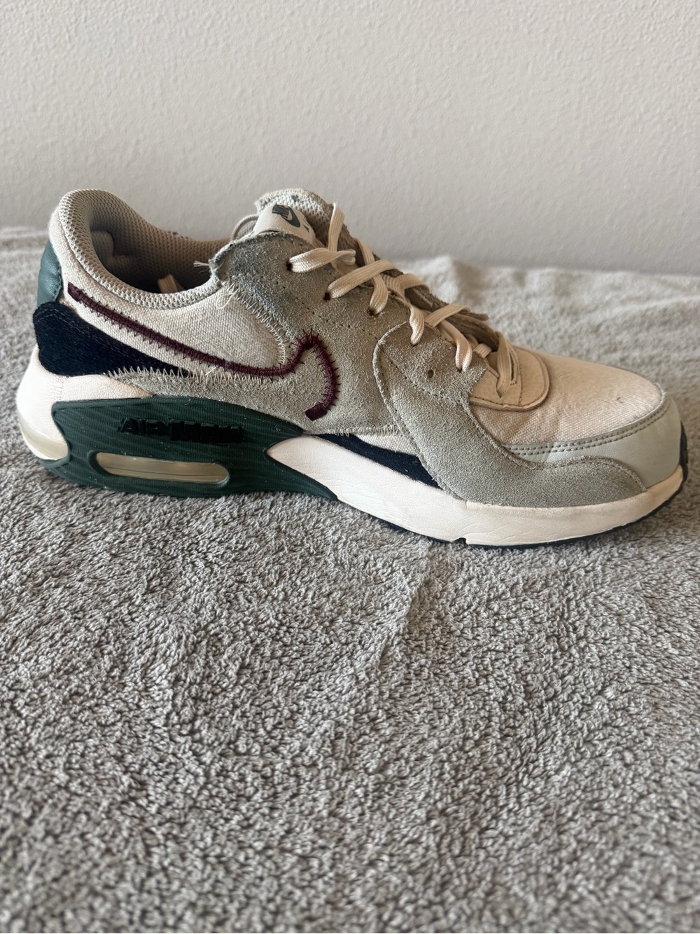 Nike Men’s Sneakers in Beige, Green, Black - Picture 4 of 9